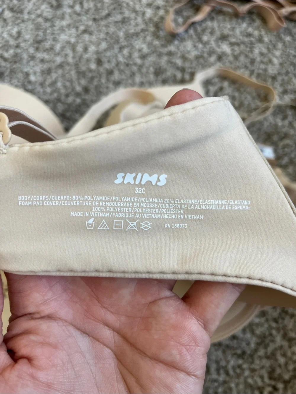 SKIMS Fits Everybody T-Shirt Bra 32C 32D NWT Sand Color